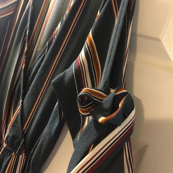 Beautiful Striped Jumpsuit size Medium - Picture 7 of 11